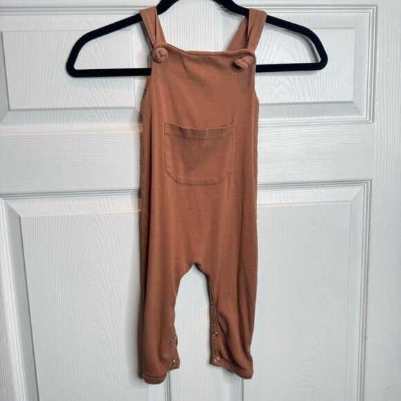 Kate Quinn Baby Jumpsuit - Ribbed Organic Cotton - Neutral Brown - Picture 1 of 6